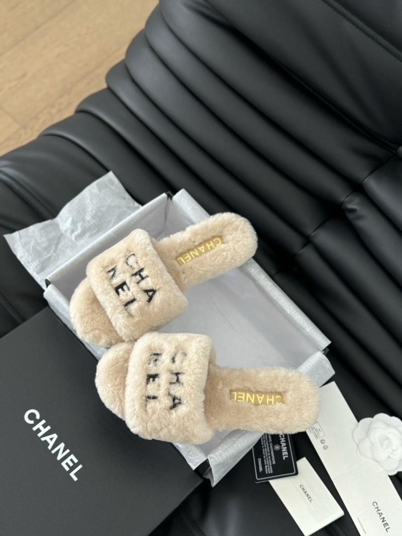 Ch**el slippers